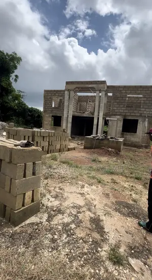 7bdrm House in Bekwai Municipal for Sale
