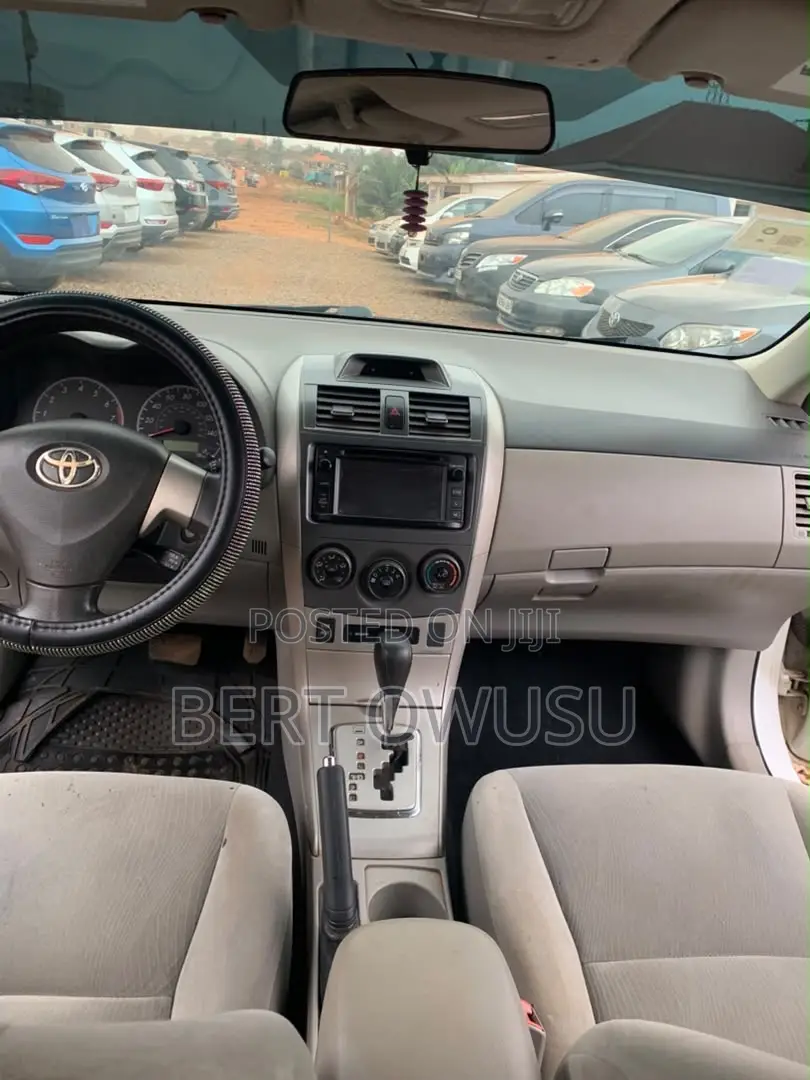 Toyota Corolla 2013 White
