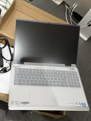 New Laptop Dell 16 Premium 8GB Intel Core 5 SSD 512GB