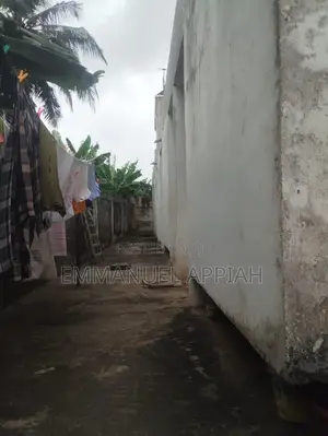5bdrm House in Lapaz Nyamekye, Accra Metropolitan for sale