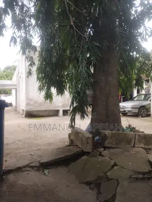 5bdrm House in Lapaz Nyamekye, Accra Metropolitan for sale