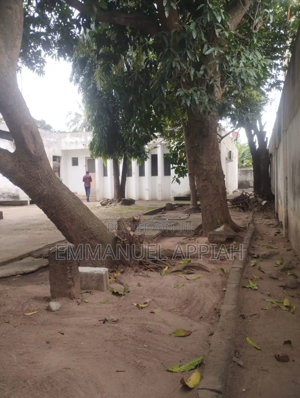 5bdrm House in Lapaz Nyamekye, Accra Metropolitan for sale