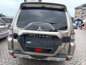 Mitsubishi Pajero 2017 Gray