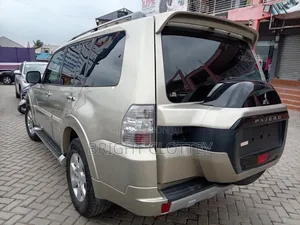 Mitsubishi Pajero 2017 Gray