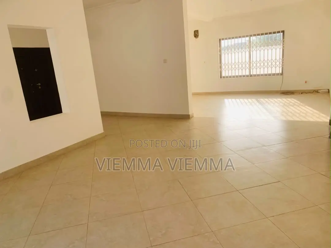 5bdrm House in Oyibi for sale
