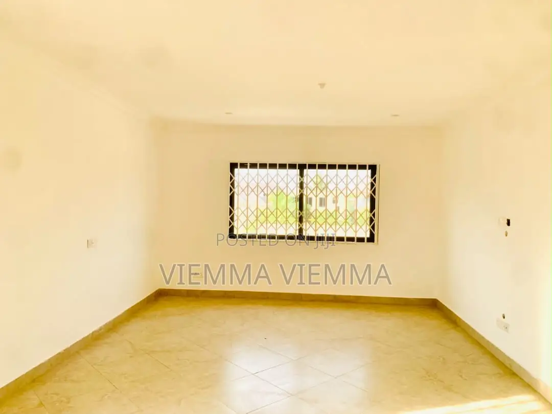 5bdrm House in Oyibi for sale
