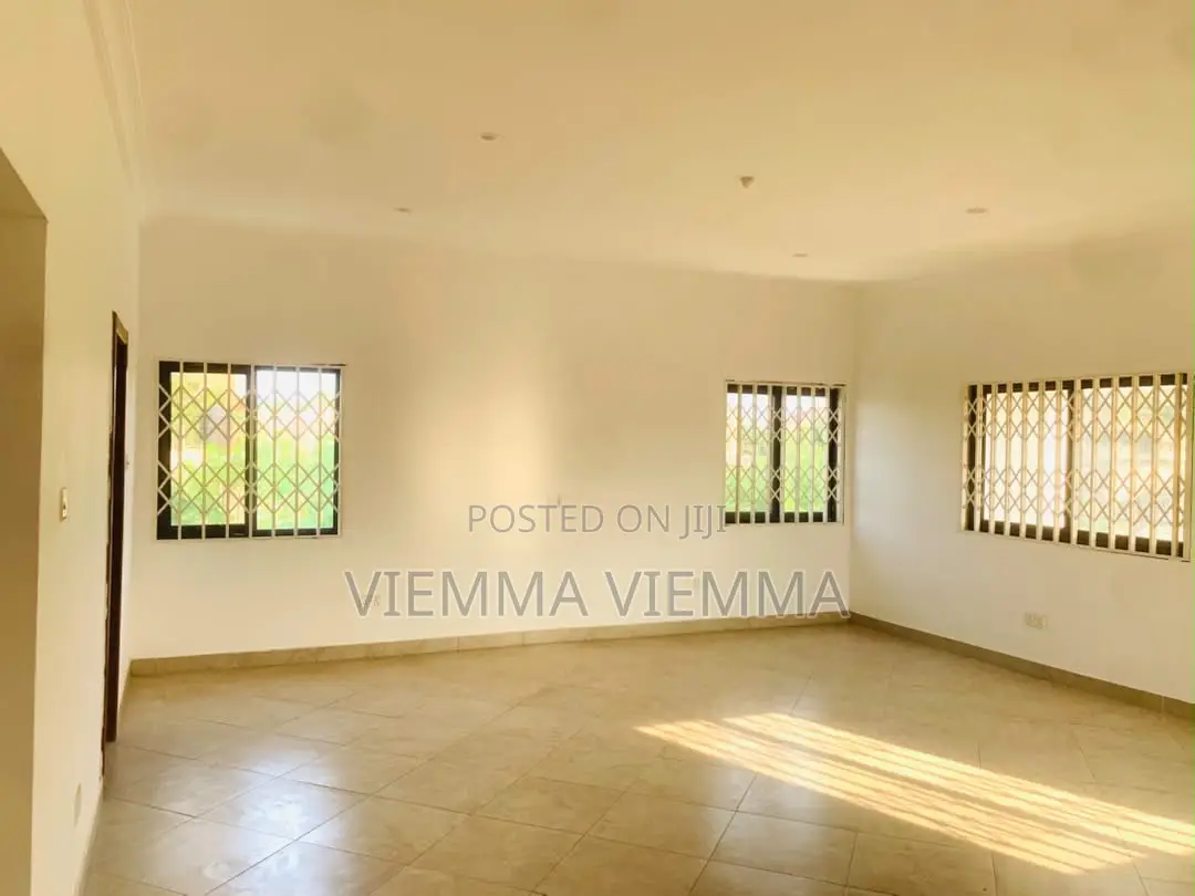 5bdrm House in Oyibi for sale