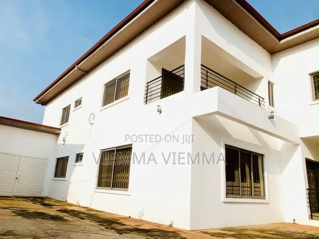 5bdrm House in Oyibi for sale