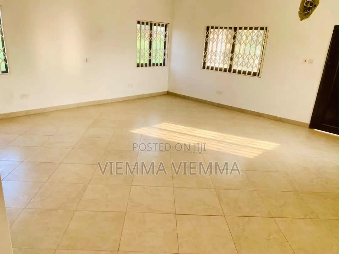5bdrm House in Oyibi for sale