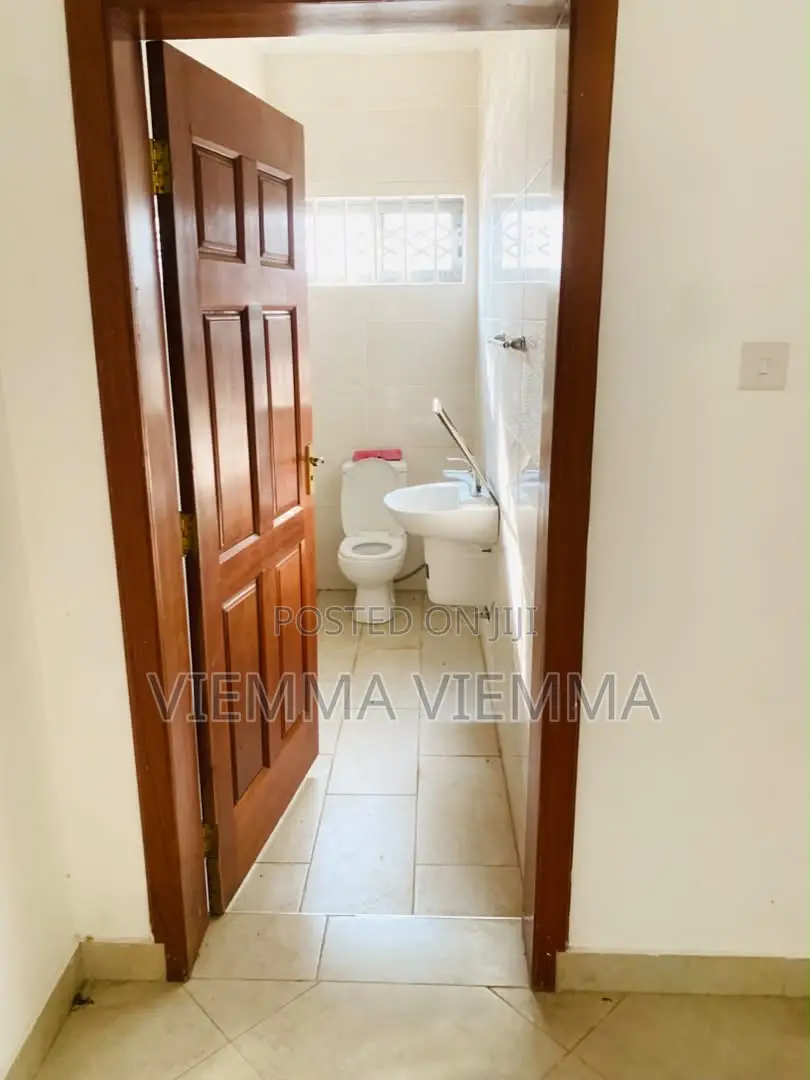 5bdrm House in Oyibi for sale