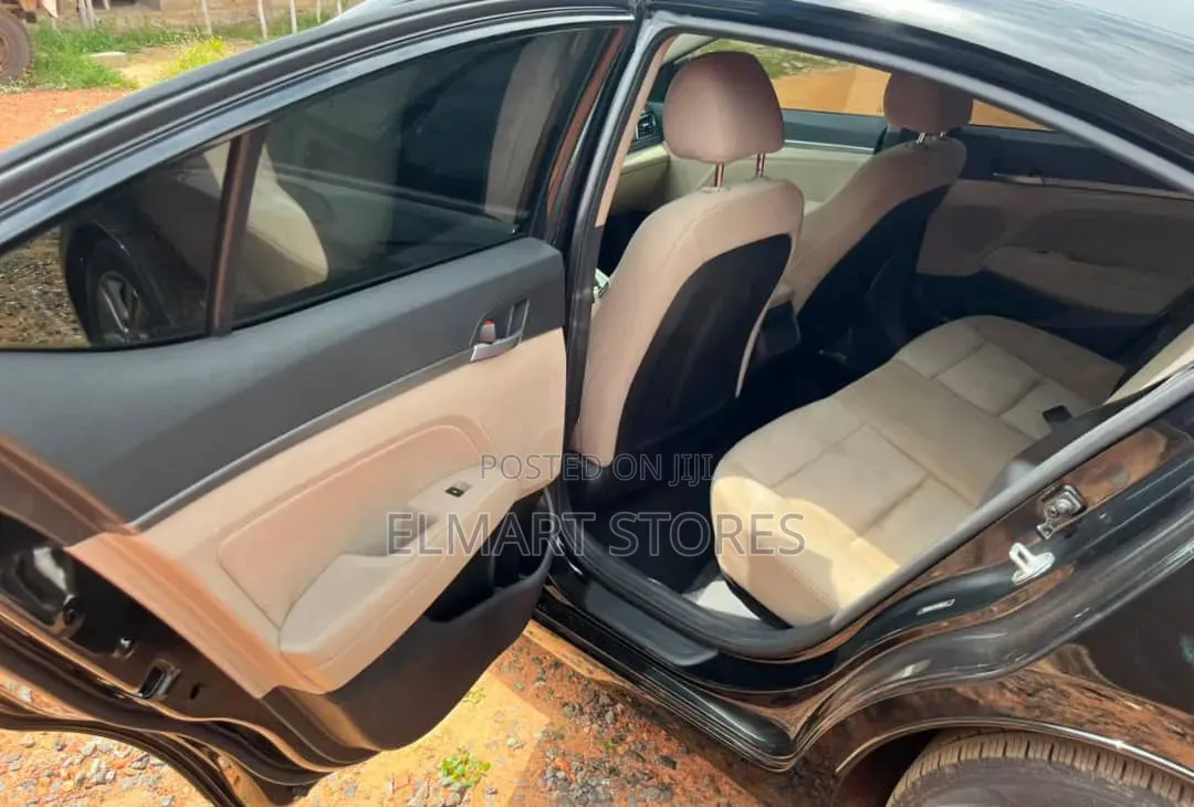 Hyundai Elantra 2017 Black