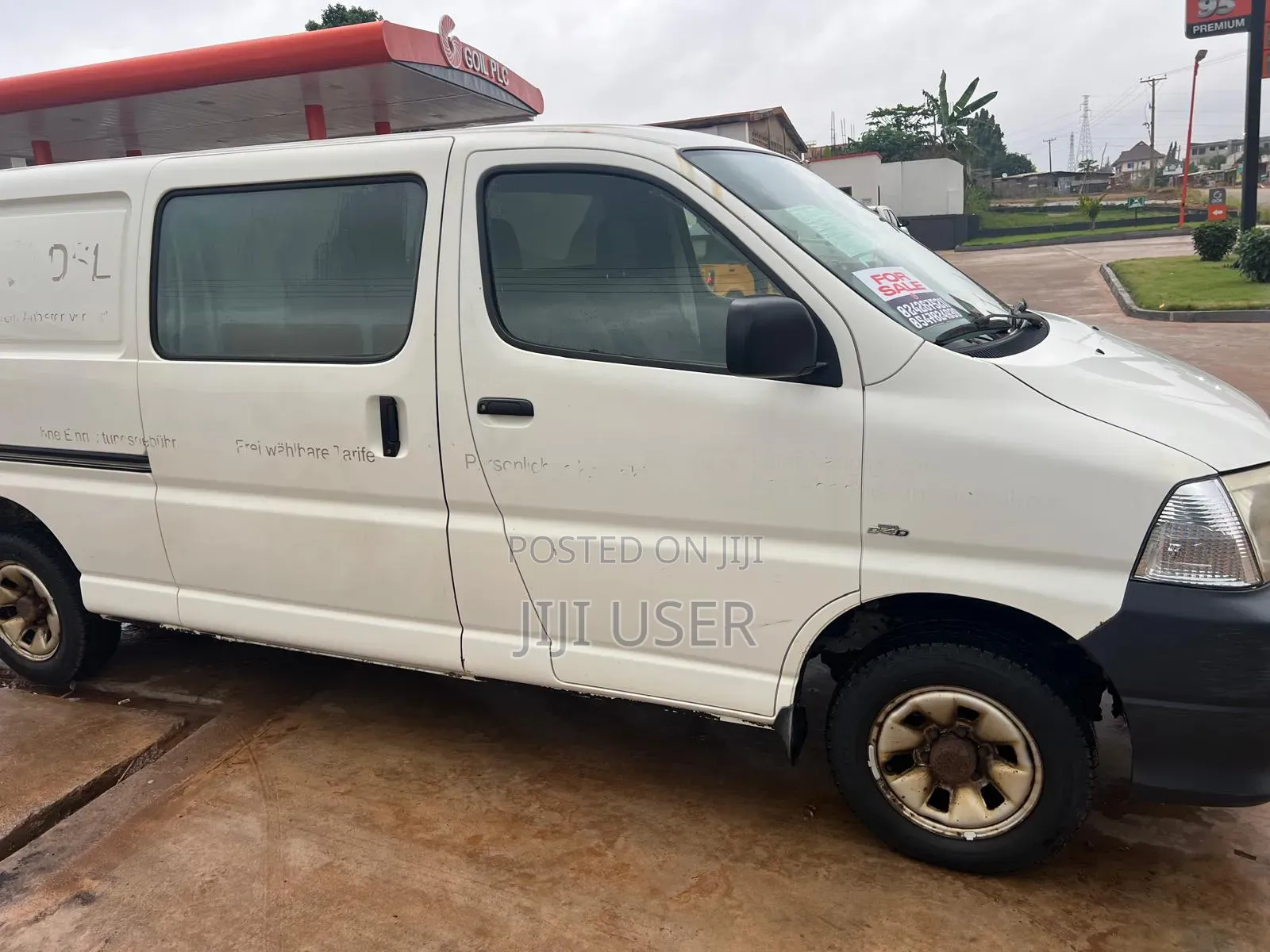 Toyota HiAce 2012 White