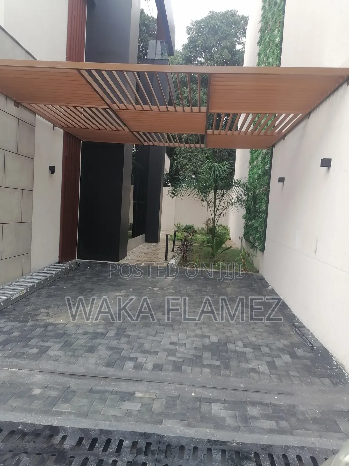 4bdrm Mansion in Cantonment, US Embassy Area for sale