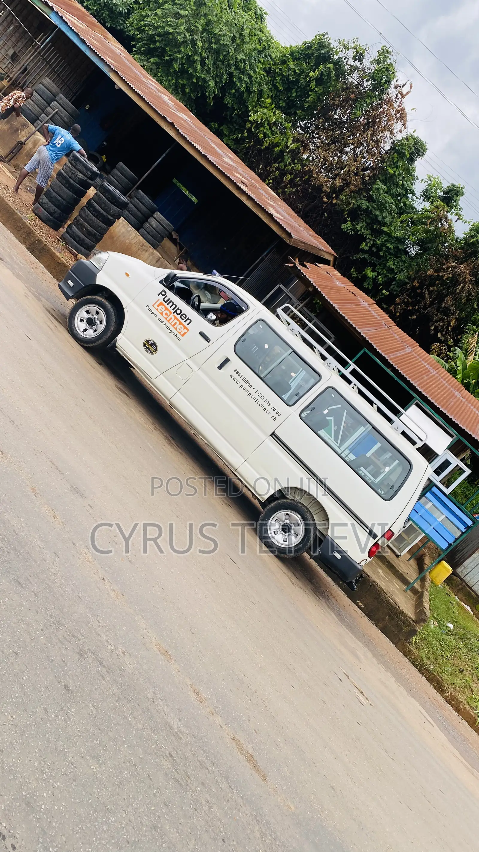 Toyota HiAce 2011 White