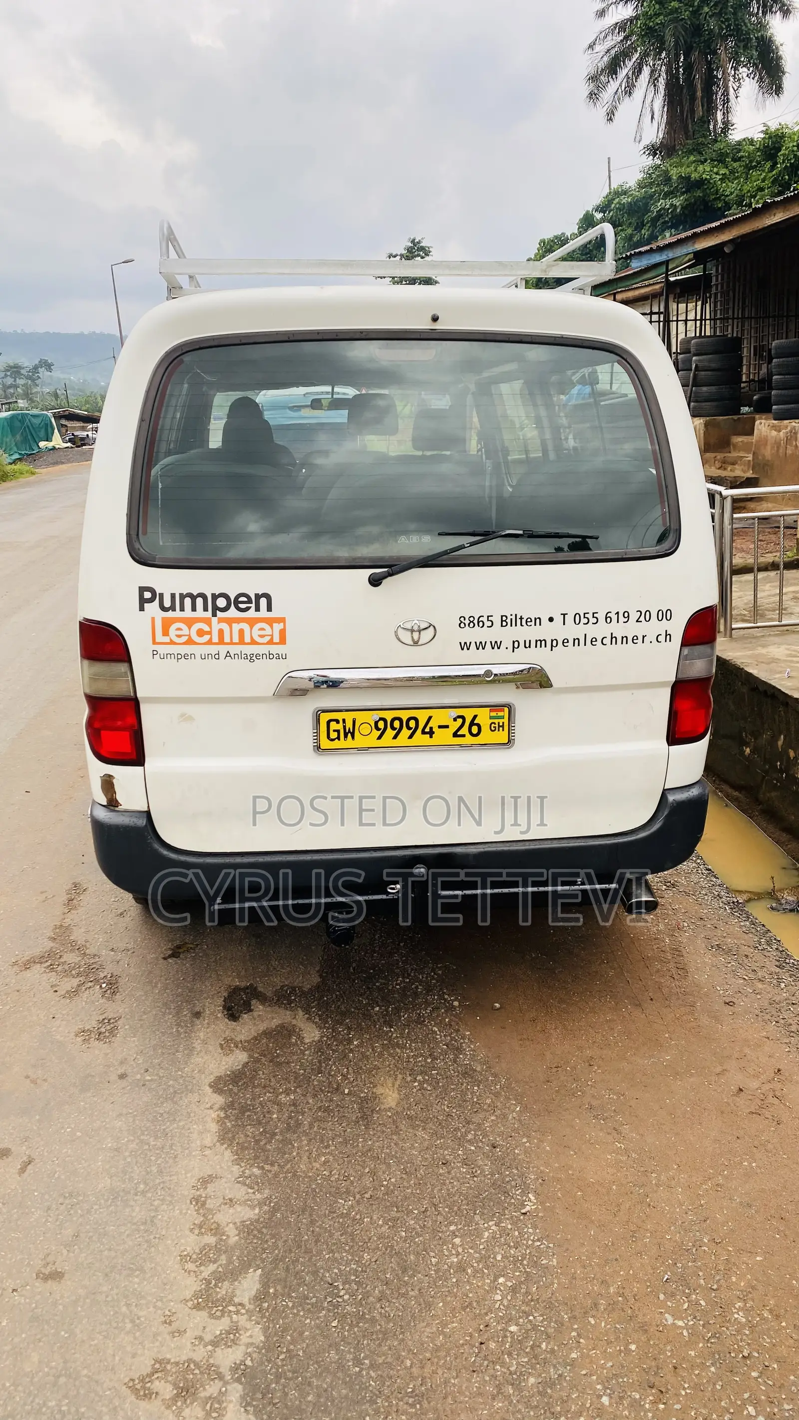 Toyota HiAce 2011 White