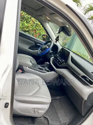 Toyota Highlander XLE AWD 2023 White