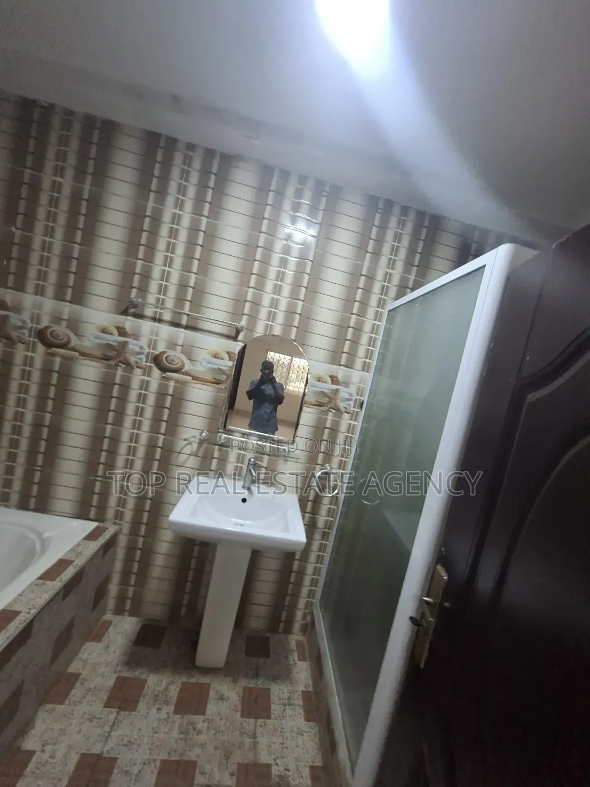3bdrm Apartment in Oyarifa, Owusu Ansah for rent