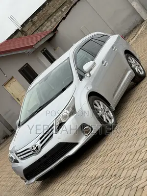 Toyota Avensis 2013 Silver