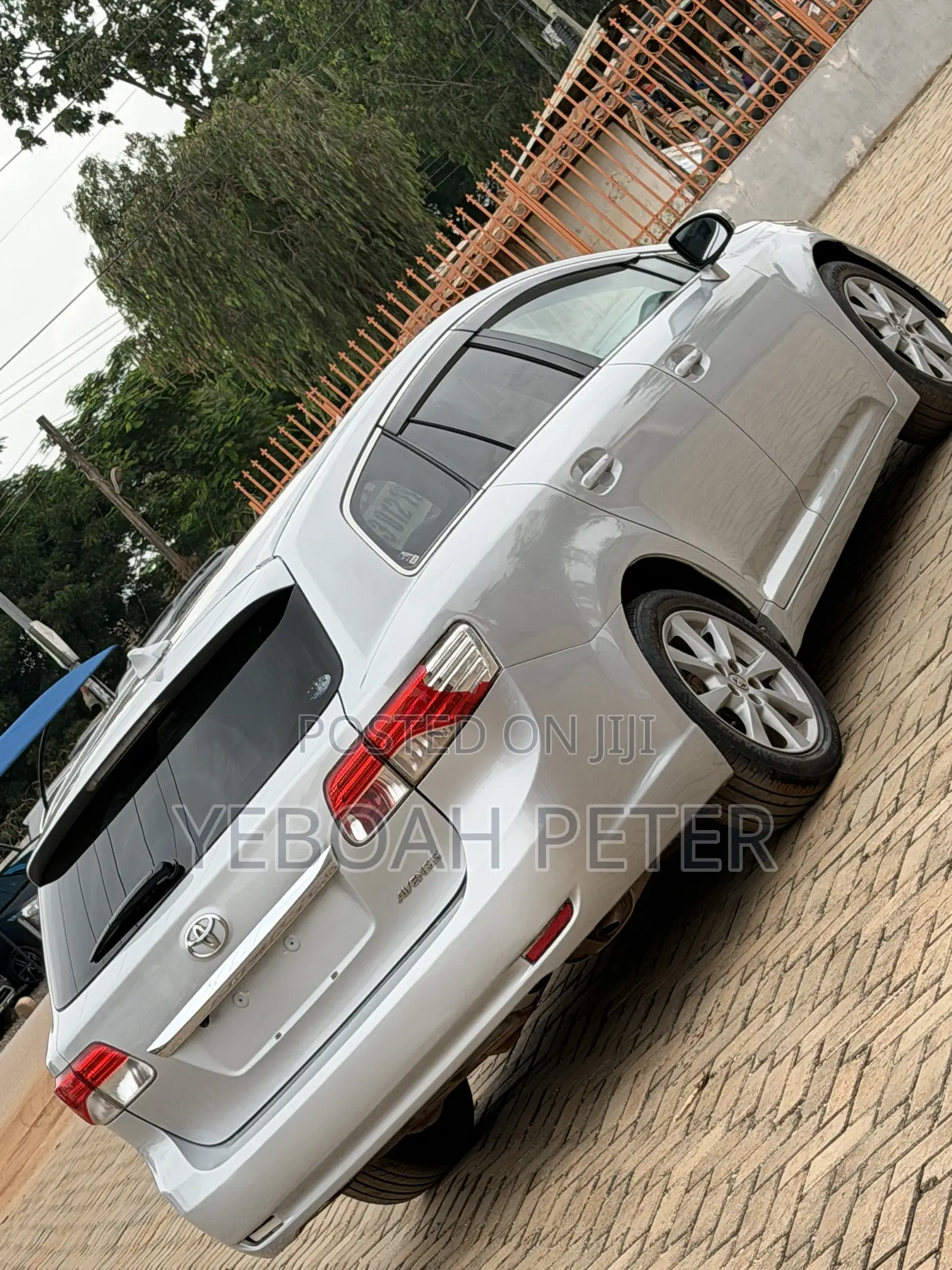 Toyota Avensis 2013 Silver