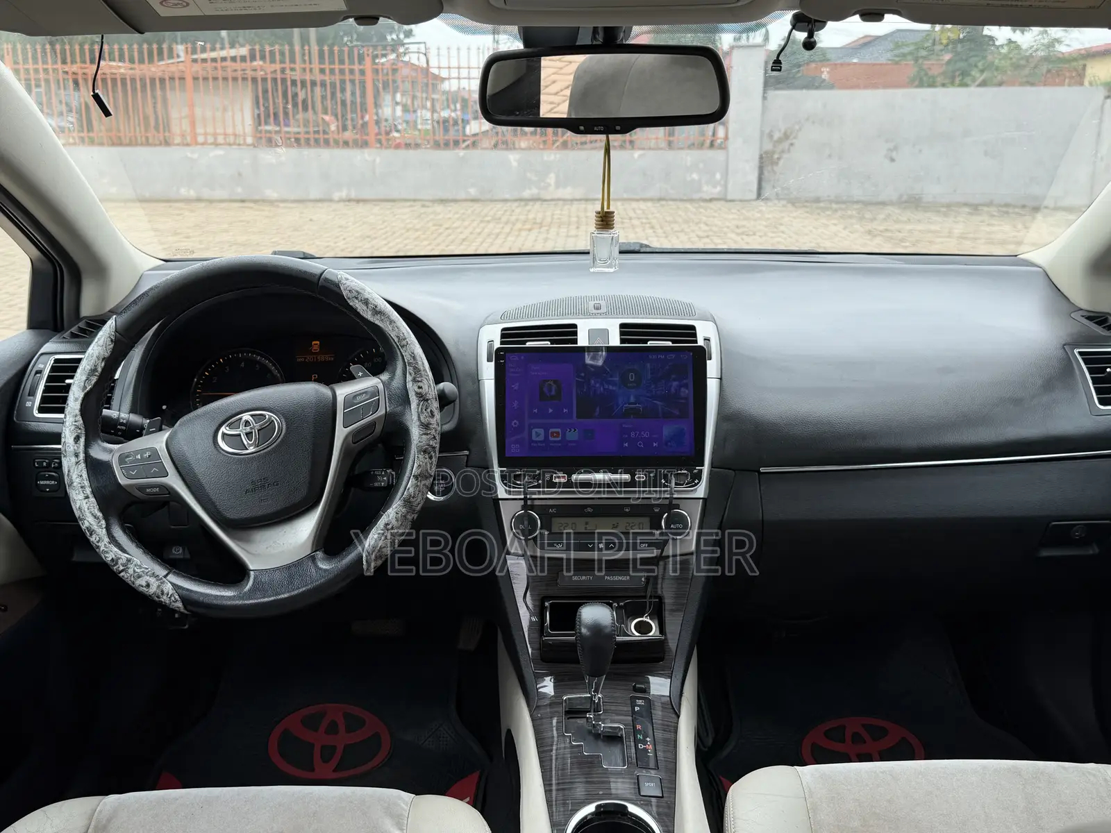 Toyota Avensis 2013 Silver