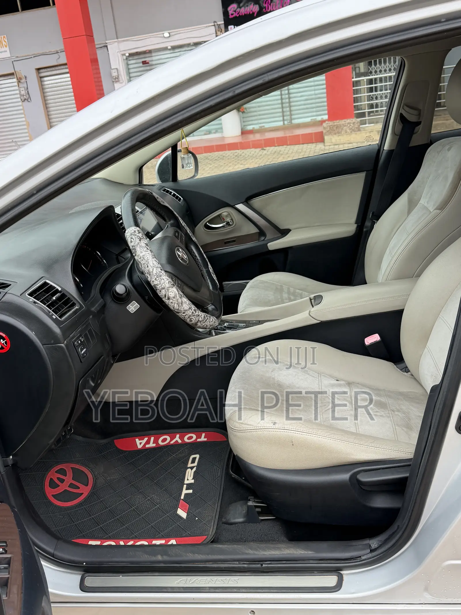 Toyota Avensis 2013 Silver