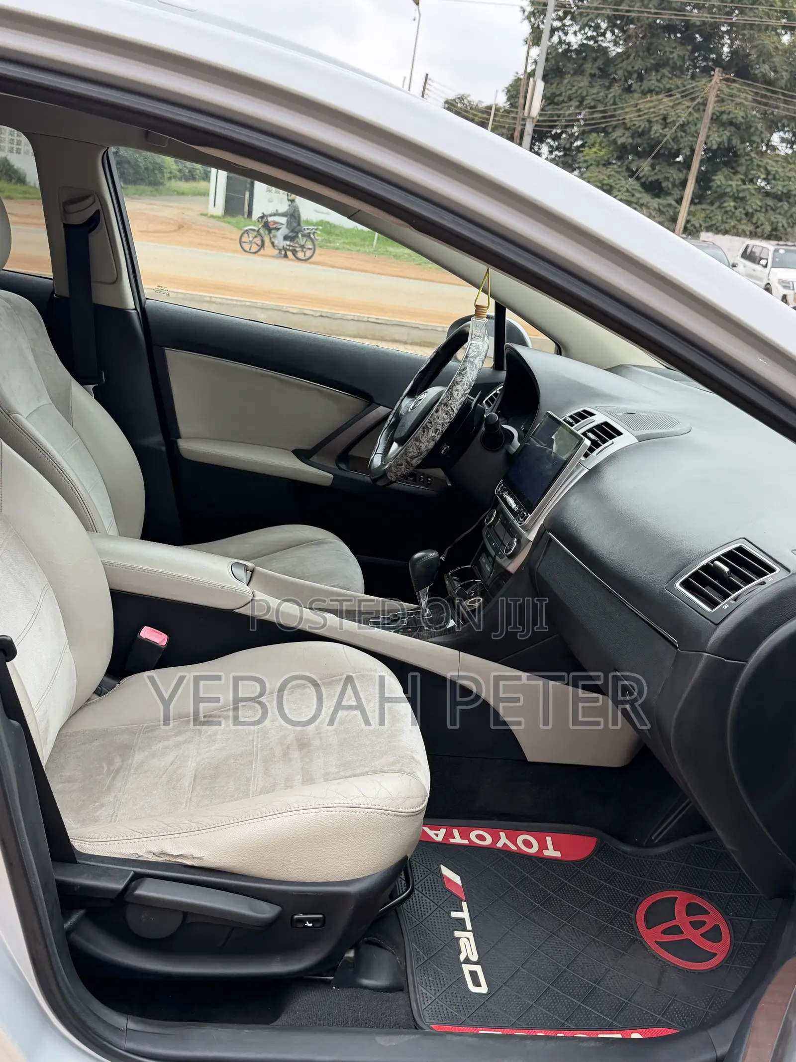 Toyota Avensis 2013 Silver