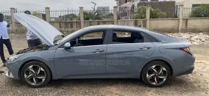 Hyundai Elantra Limited 2023 Green