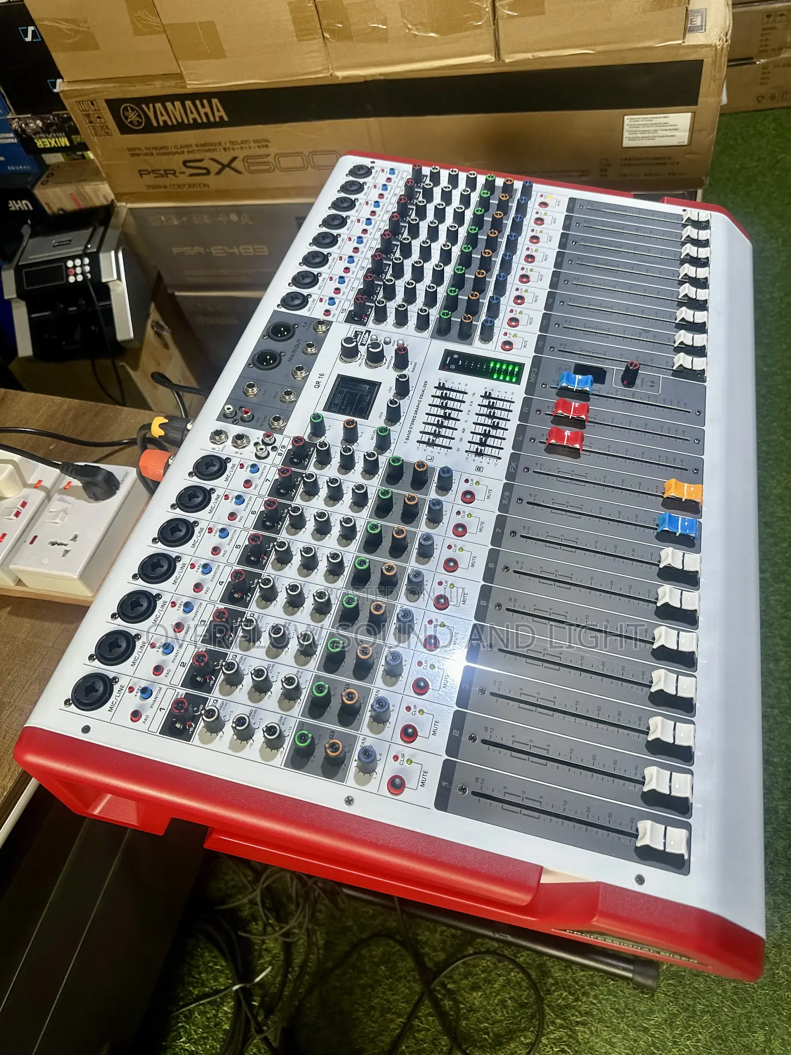 Yamaha QR-16 16 Powered Mixer (2026 Model)