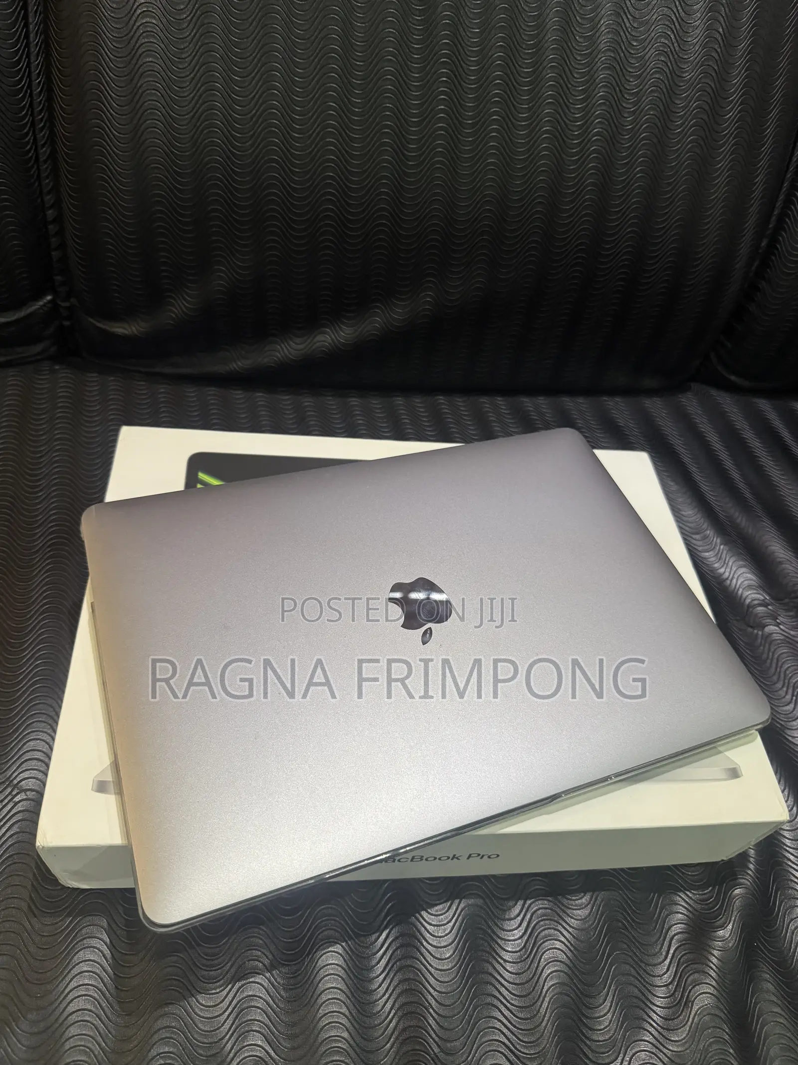 Laptop Apple MacBook Pro 2022 M2 8GB Apple M2 SSD 256GB