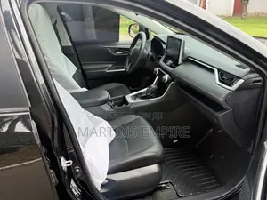 Toyota RAV4 XLE FWD 2023 Black