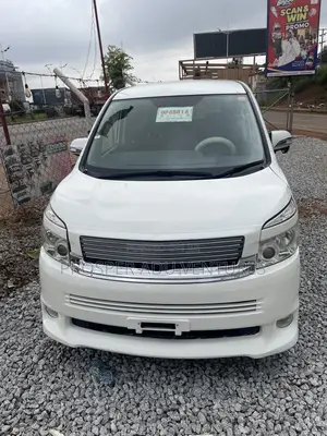 Toyota Voxy Z 2WD 8-Seater 2010 White