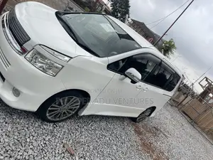 Toyota Voxy Z 2WD 8-Seater 2010 White