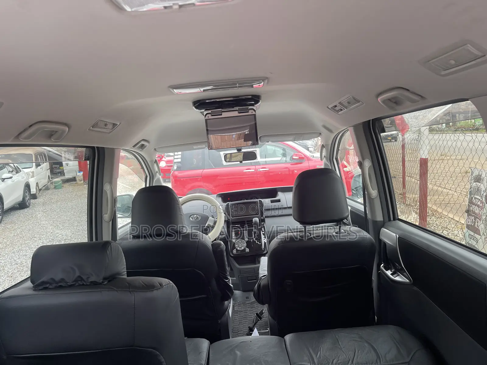 Toyota Voxy Z 2WD 8-Seater 2010 White