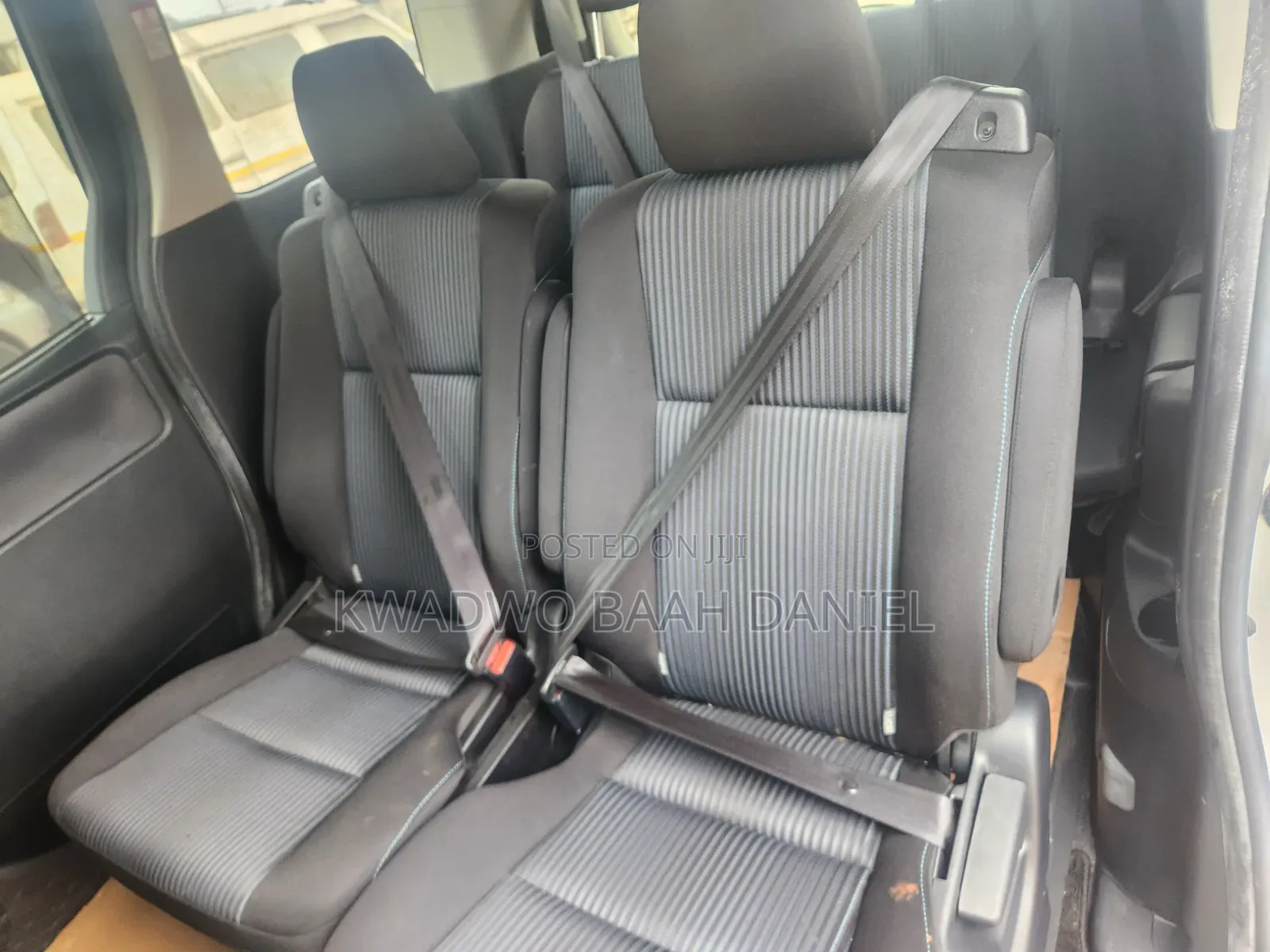 Toyota Voxy V 4WD 7-Seater 2014 White