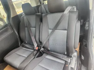 Toyota Voxy V 4WD 7-Seater 2014 White