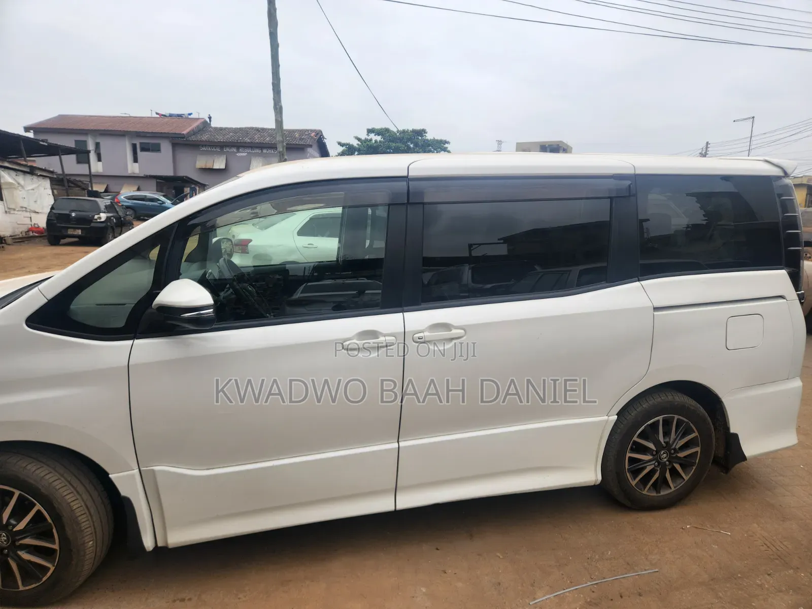Toyota Voxy V 4WD 7-Seater 2014 White