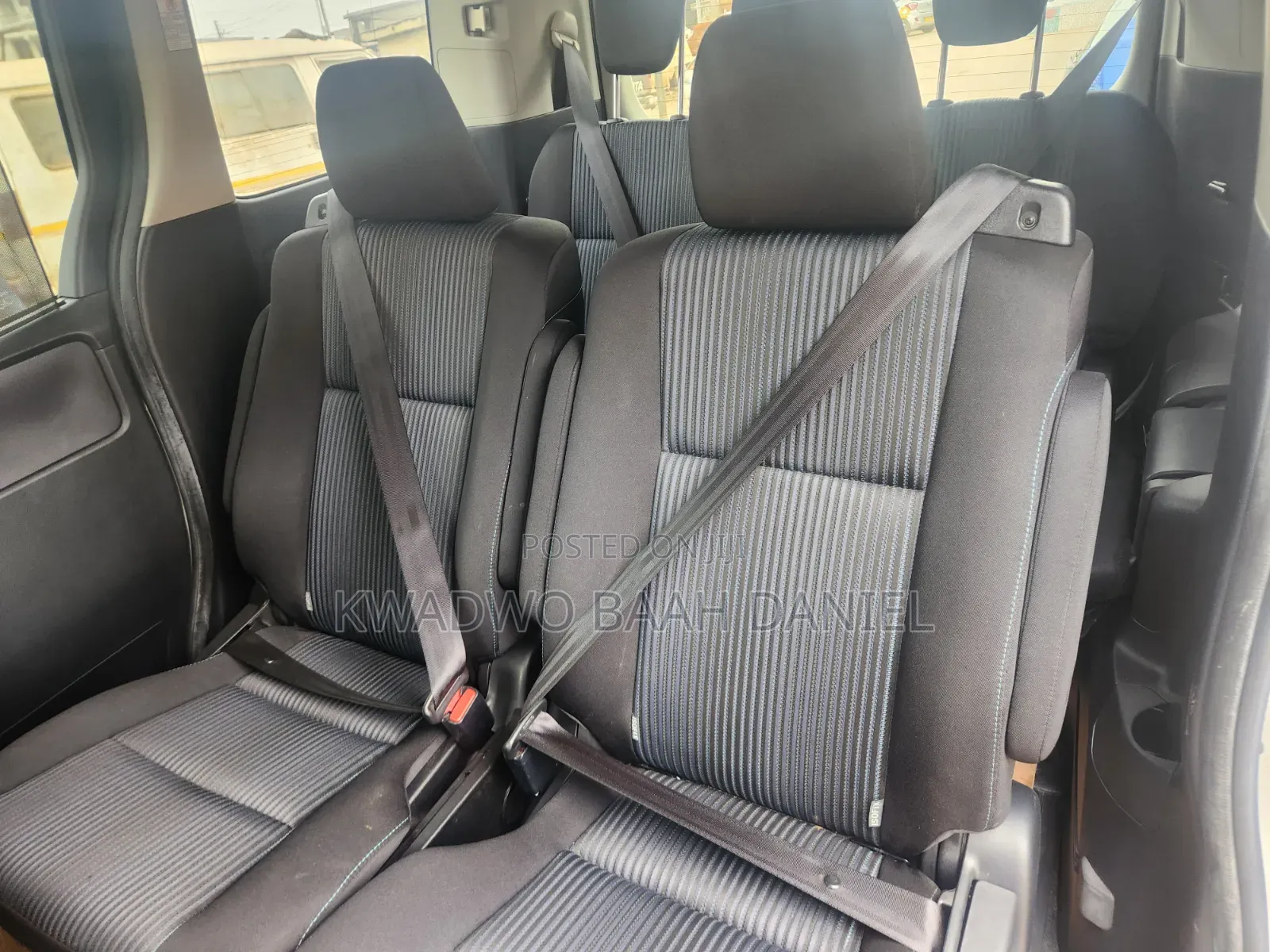 Toyota Voxy V 4WD 7-Seater 2014 White