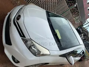 Toyota Vitz 1.3 FWD 5dr 2014 White