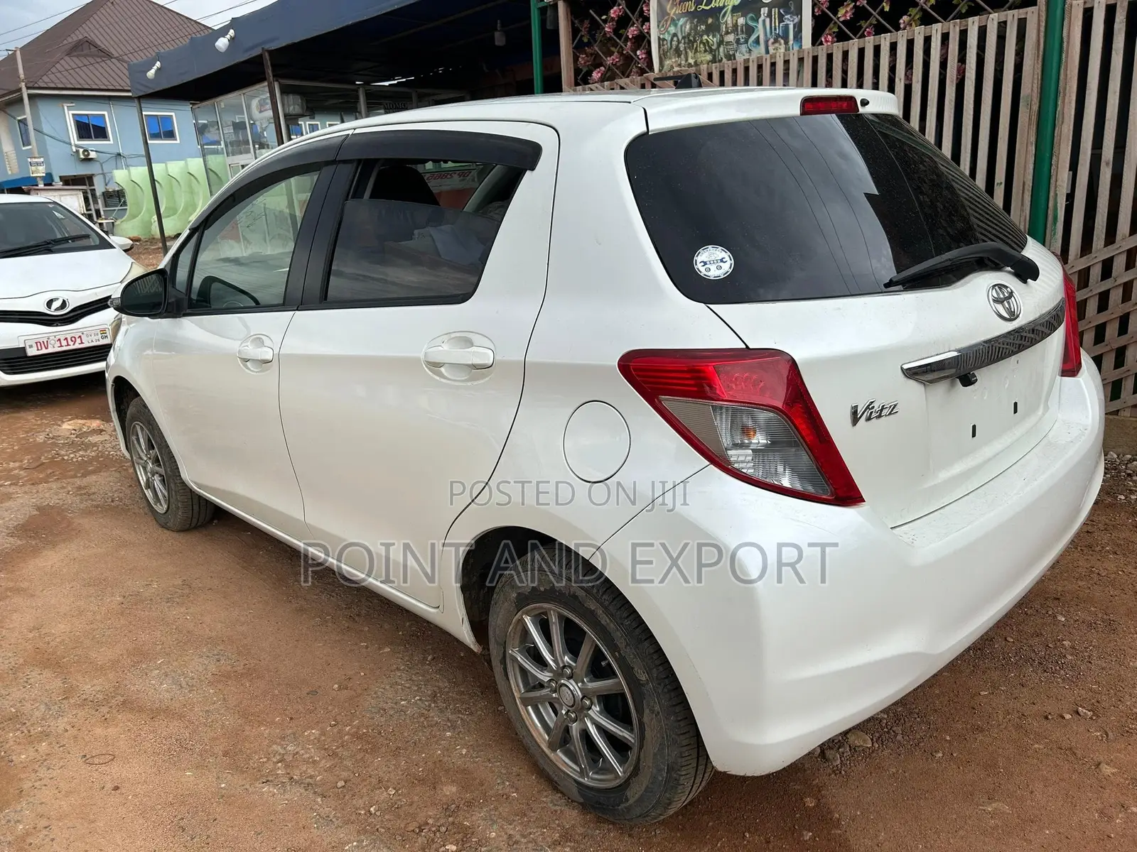 Toyota Vitz 1.3 FWD 5dr 2014 White