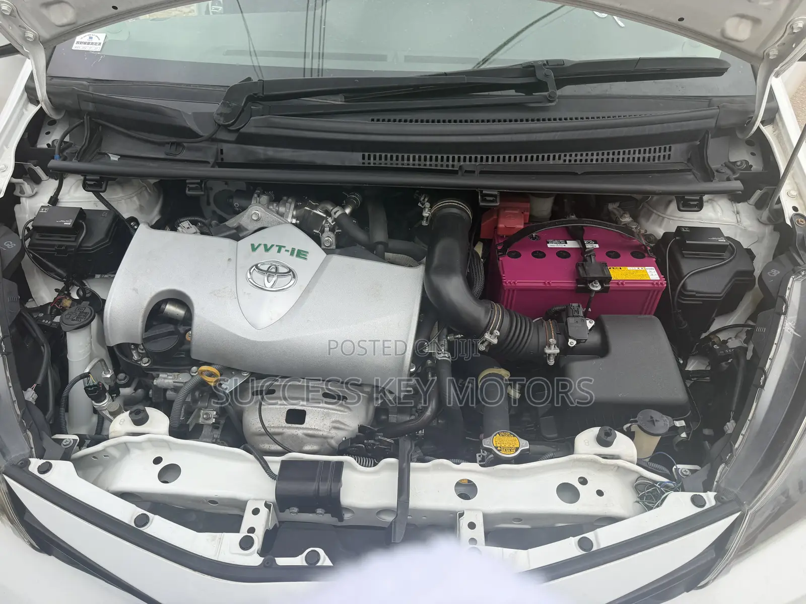 Toyota Vitz 1.5 FWD 5dr 2015 White