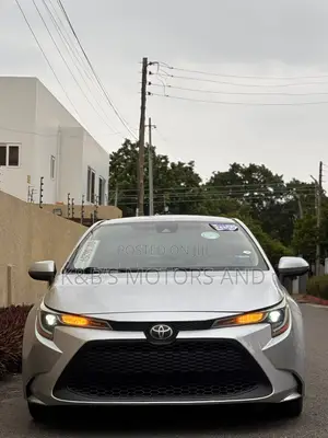 Toyota Corolla LE 2020 Silver