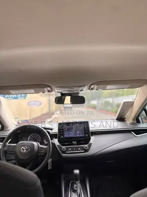 Toyota Corolla LE 2020 Silver