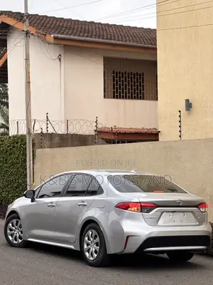 Toyota Corolla LE 2020 Silver