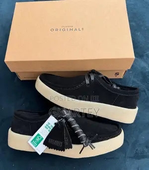 Clarks Originals Wallabee – Premium Suede Casual Sneakers in Colors