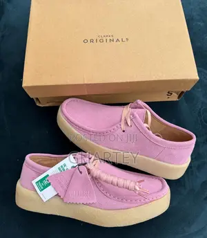 Clarks Originals Wallabee – Premium Suede Casual Sneakers in Colors