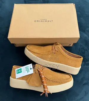 Clarks Originals Wallabee – Premium Suede Casual Sneakers in Colors