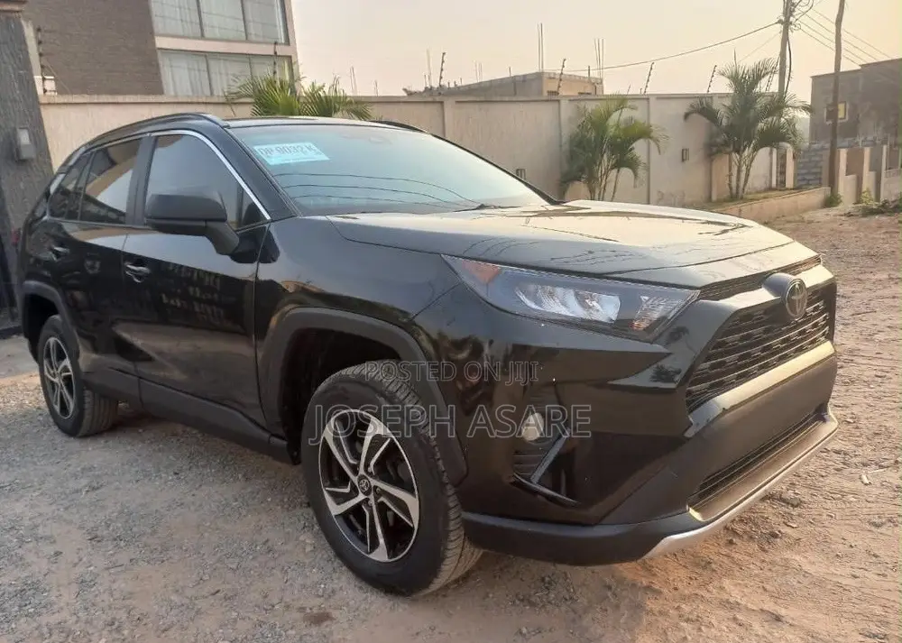 Toyota RAV4 LE 2022 Black