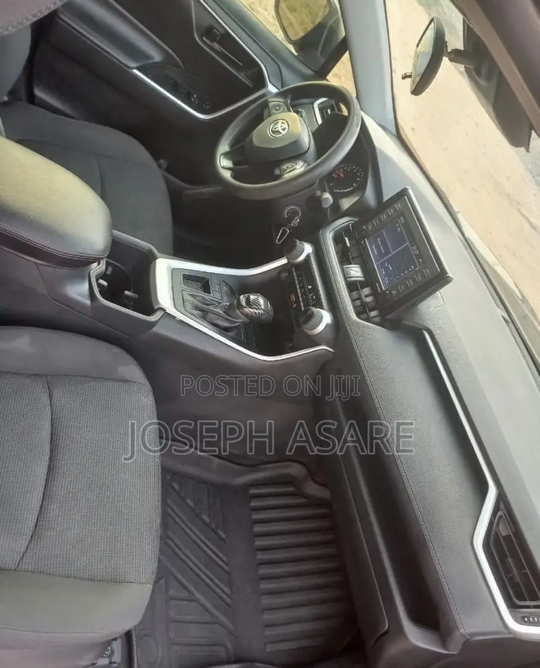 Toyota RAV4 LE 2022 Black