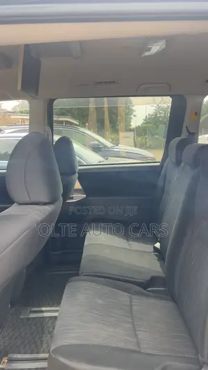 Toyota Voxy V 2WD 8-Seater 2011 Blue