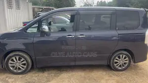 Toyota Voxy V 2WD 8-Seater 2011 Blue